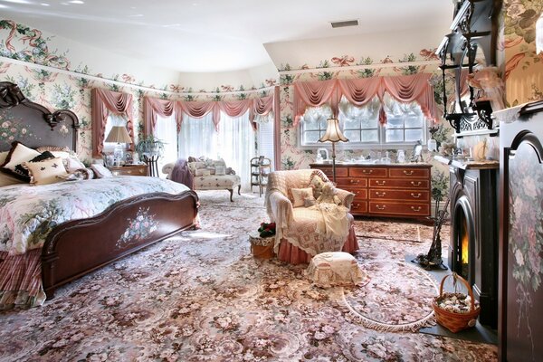 Casa con interior con buen invernadero y muebles