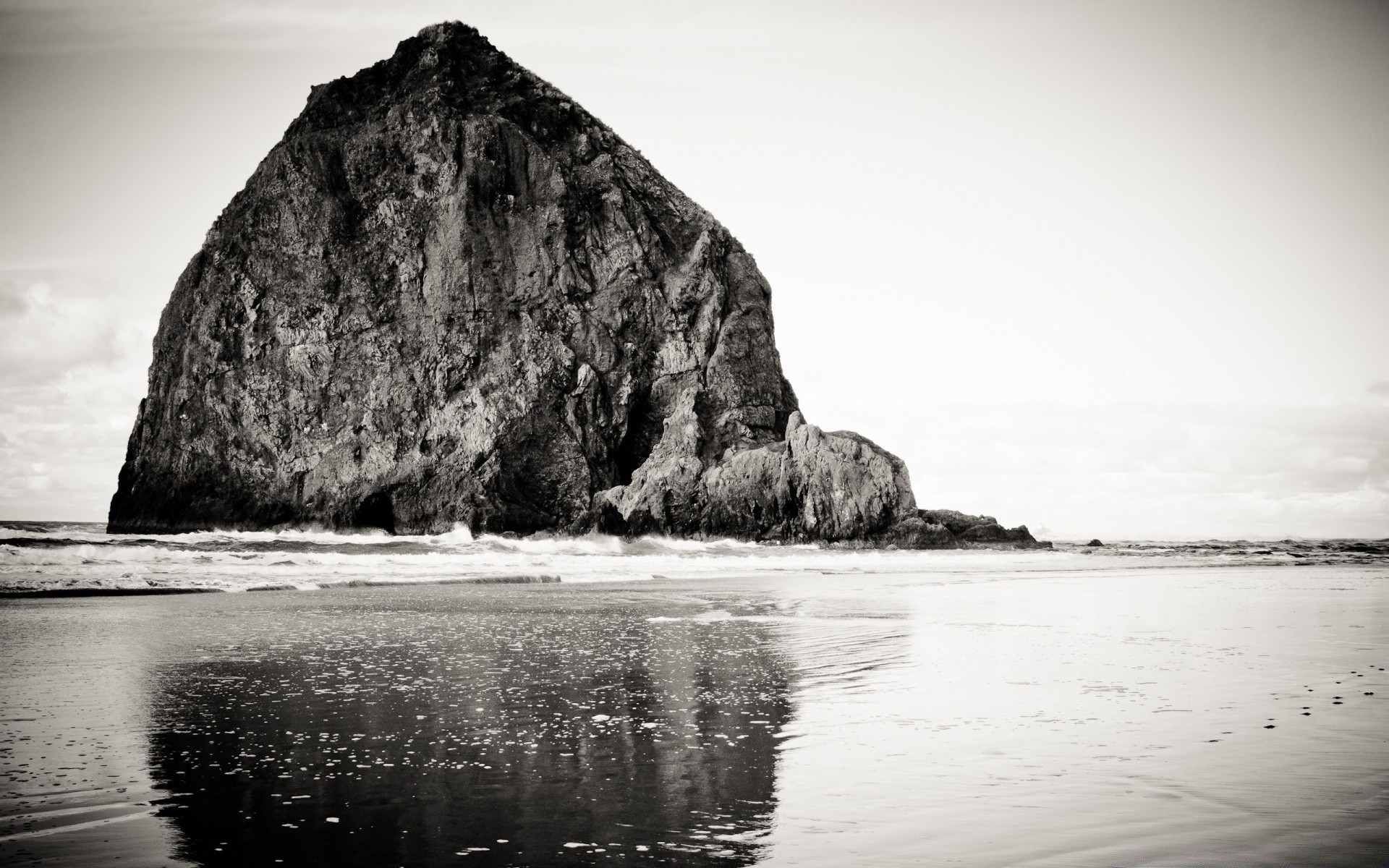 noir et blanc eau mer plage océan mer paysage voyage nature rock paysage coucher de soleil île sable ciel à l extérieur