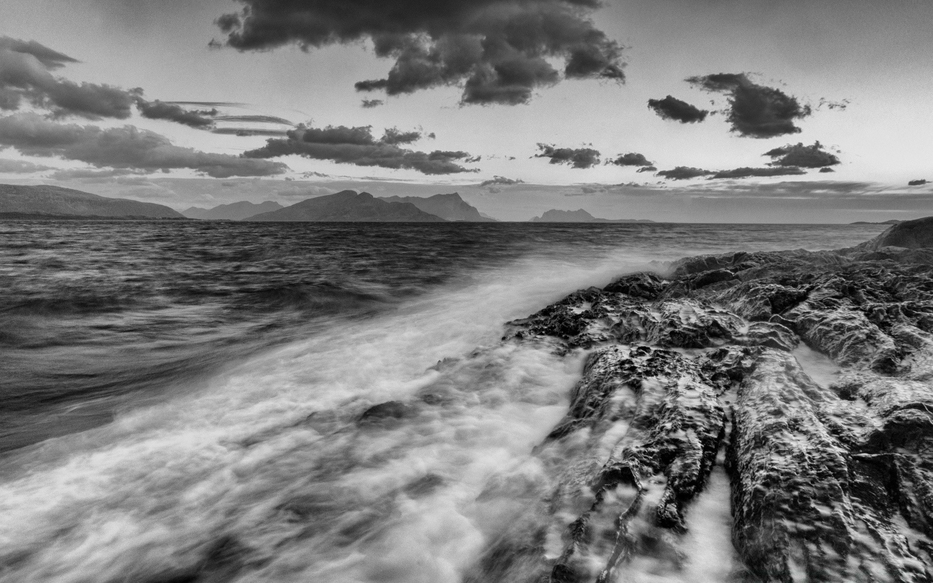 noir et blanc plage mer océan eau mer paysage tempête surf paysage monochrome vague coucher de soleil ciel nature sable aube rock