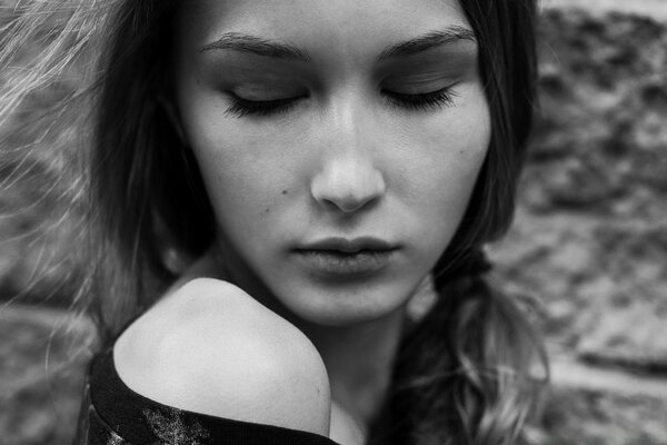 Black and white portrait of a woman