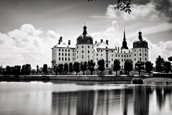 Black and white photo of the building