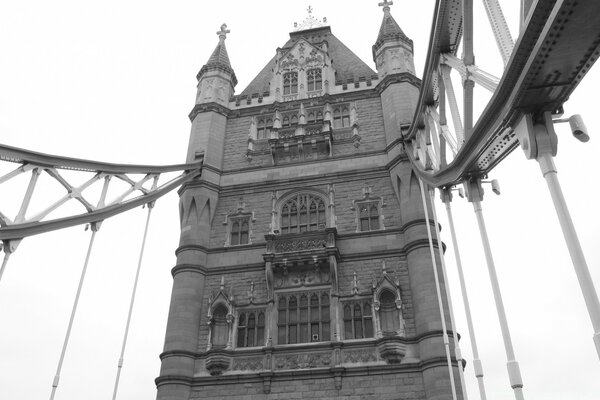 Torre del puente de Londres en blanco y negro