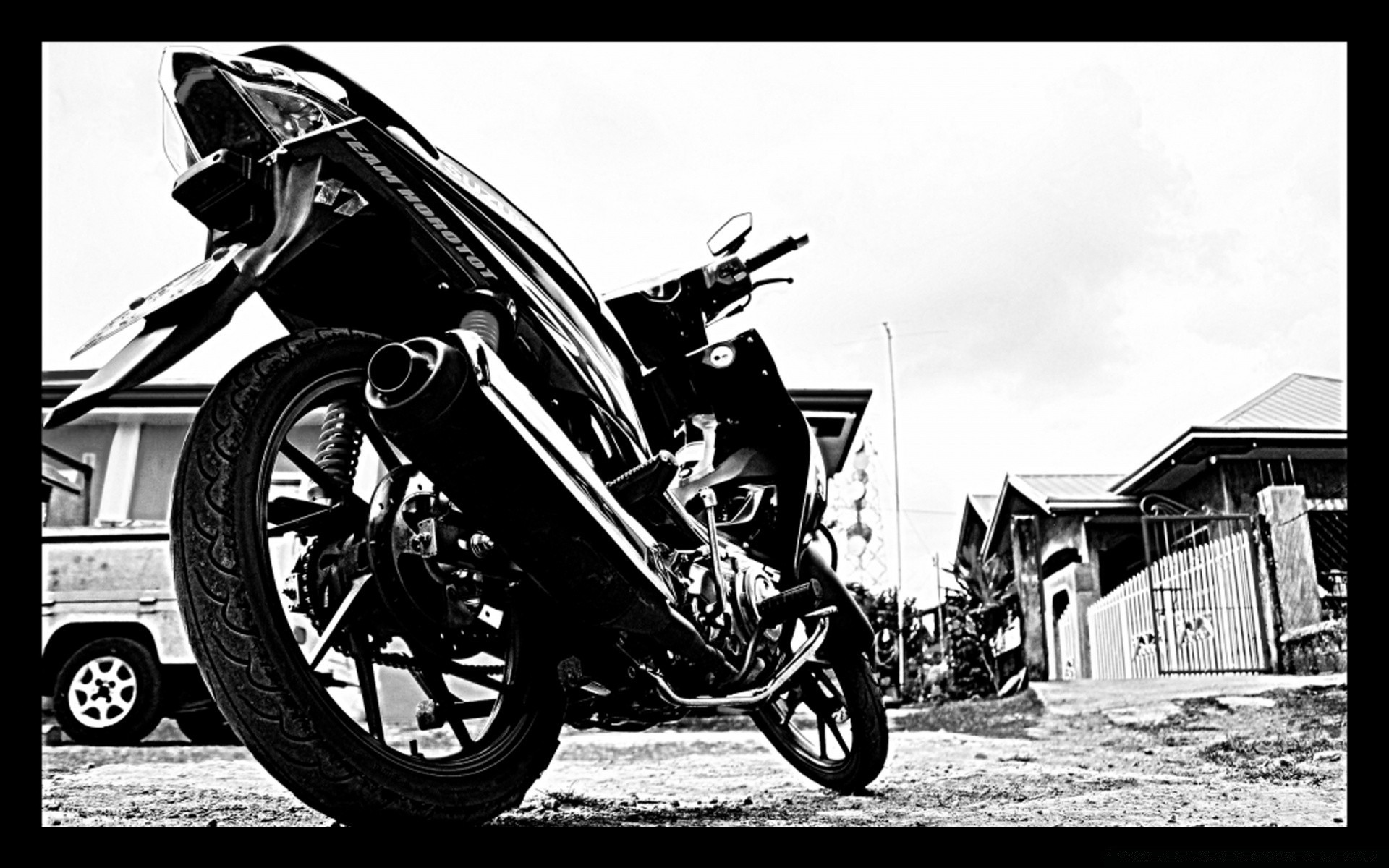 noir et blanc roues voiture vélo système de transport vintage monochrome vieux