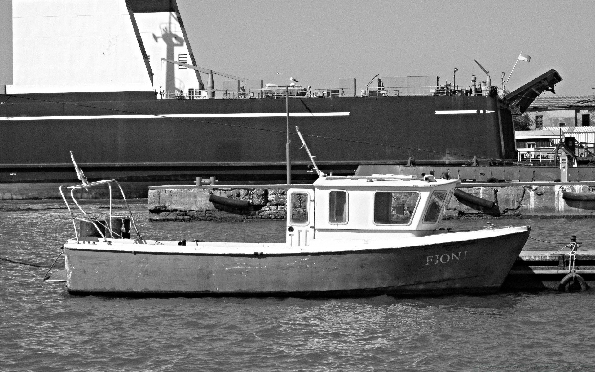 noir et blanc bateau système de transport voiture eau navire mer port bateau mer bateau de pêche jetée cargo