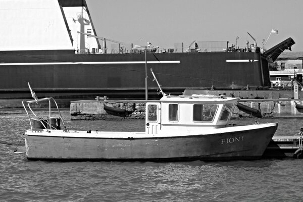 Noir et blanc. Système de transport de l eau