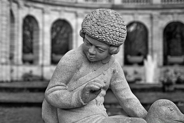 Fotografía en blanco y negro del monumento