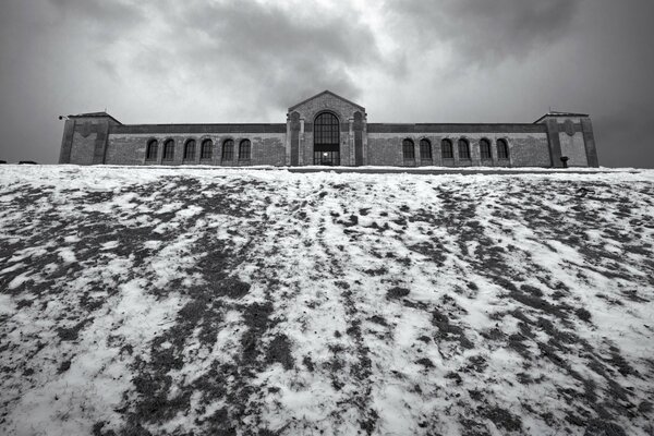 Casa inusitadamente fotografada na neve