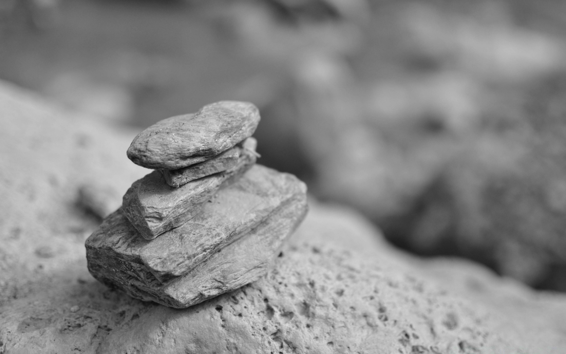 czarno-biały kamień rock plaża zen natura monochromatyczny stabilność na zewnątrz piasek