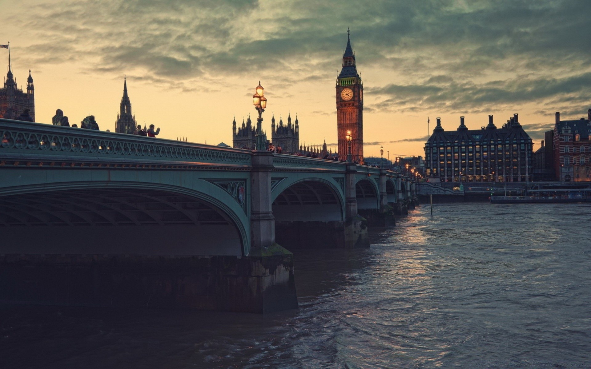 otras ciudades puente arquitectura río viajes casa agua ciudad noche crepúsculo cielo puesta de sol al aire libre punto de referencia torre castillo turismo urbano