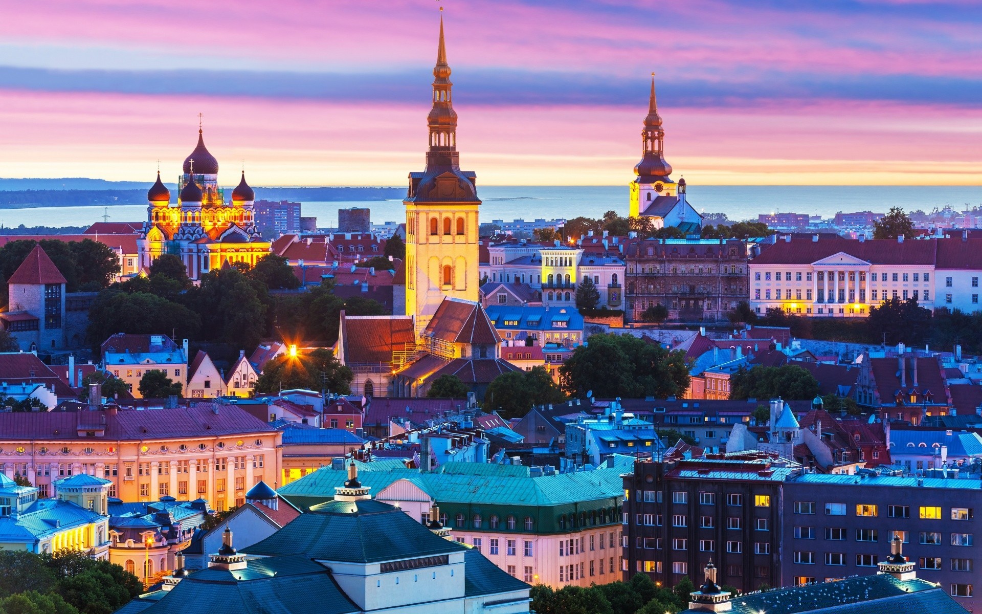 outras cidades cidade viagens arquitetura igreja crepúsculo casa céu cidade cidade espetáculo à noite turismo ao ar livre catedral água iluminado urbano kremlin torre