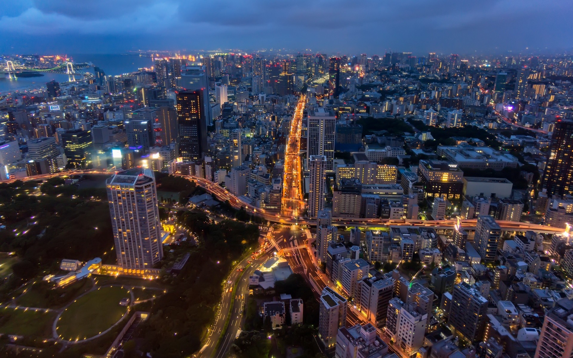 outras cidades cidade cidade viagens skyline urbano crepúsculo noite casa arranha-céu arquitetura tráfego antena centro da cidade negócios ponte estrada luz rio água