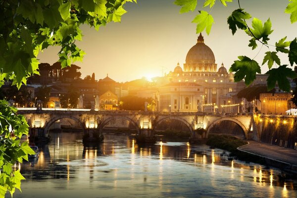 Viaggiare in altre città nel riflesso dell acqua