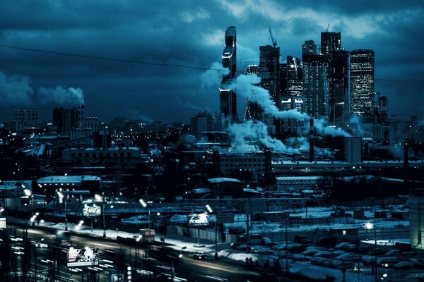 CIDADE NOTURNA NO FUNDO DO CÉU SOMBRIO