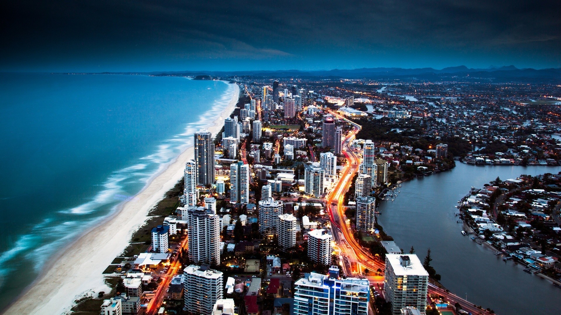 otras ciudades ciudad viajes ciudad arquitectura agua skyline centro de la ciudad rascacielos casa cielo crepúsculo puerto urbano negocio noche mar al aire libre paseo marítimo río