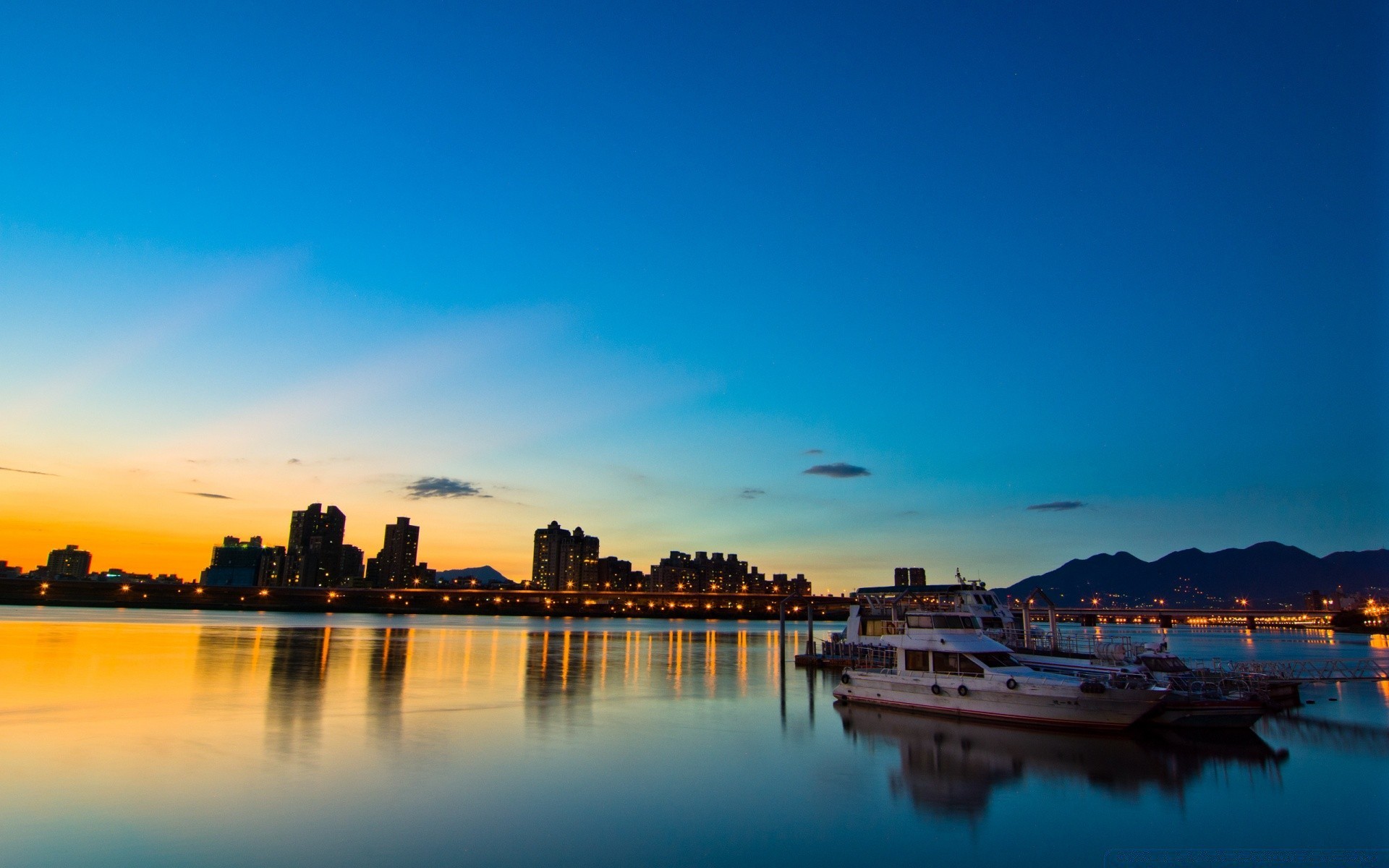 otras ciudades puesta del sol agua crepúsculo cielo viajes amanecer noche ciudad reflexión arquitectura mar al aire libre