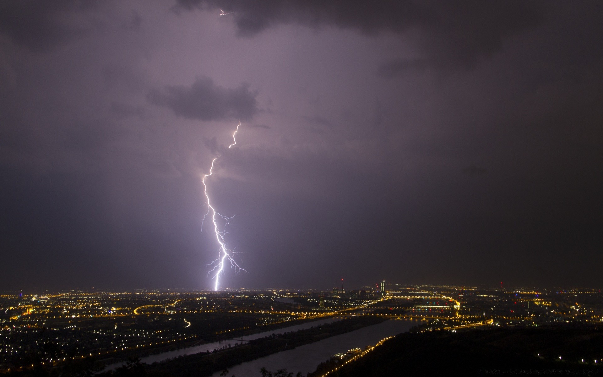 altre città tempesta tramonto cielo fulmine pioggia viaggi paesaggio temporale buio sera tuono alba drammatico luce crepuscolo acqua natura sole tempo