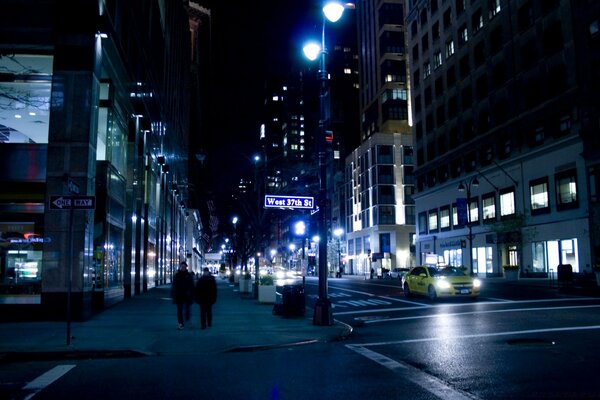 Avenida da noite e estrada