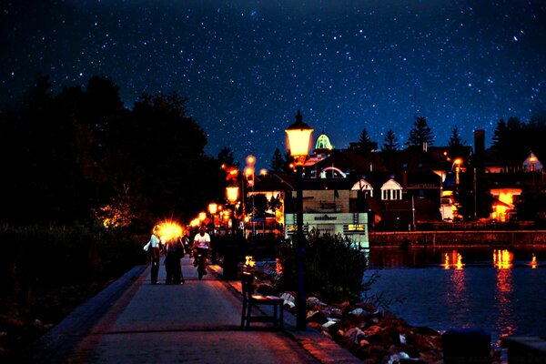 Akşam karanlığı ve şehrin fenerleri