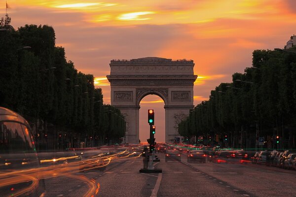 The Triumphal Arch on the roadway