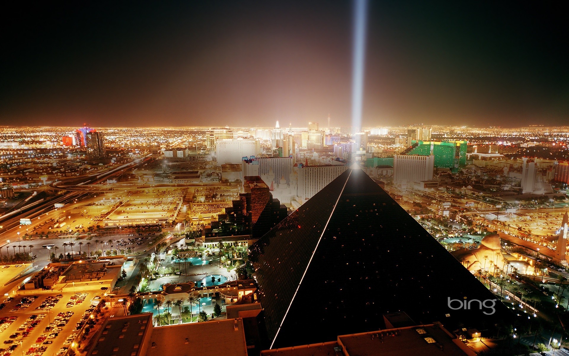 otras ciudades viajes ciudad arquitectura noche cielo crepúsculo hogar ciudad iluminación luz carretera sistema de transporte urbano calle al aire libre