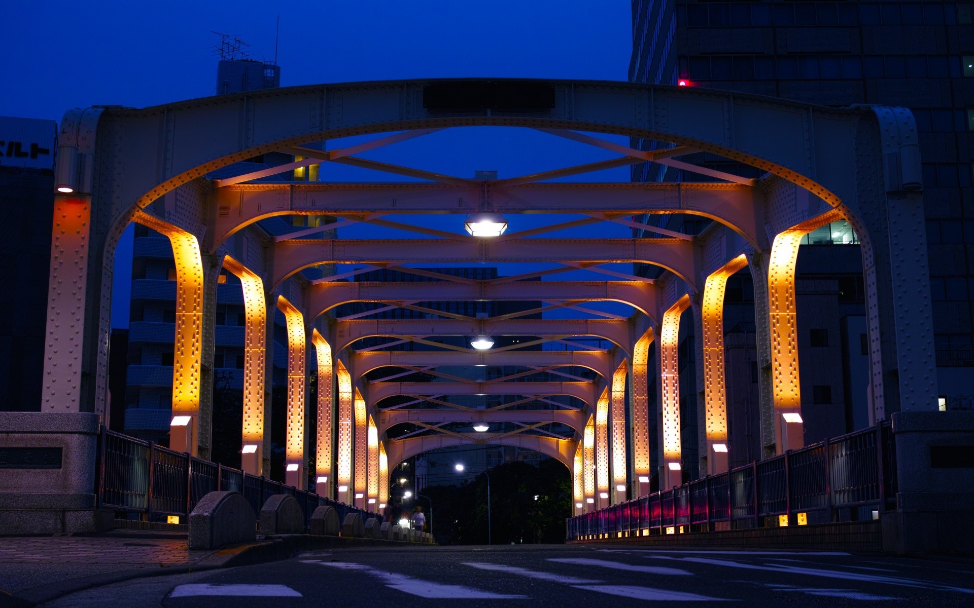 altre città luce sistema di trasporto architettura viaggi casa città strada sfocatura urbano affari traffico strada sera illuminato tunnel