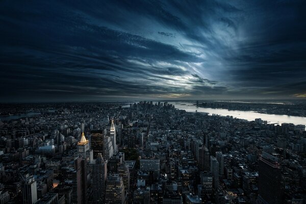 Stadt aus der Vogelperspektive in der Nacht