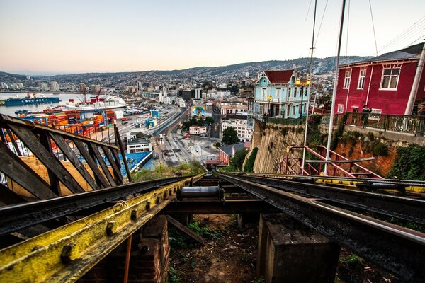 Ponte ferroviario di una città