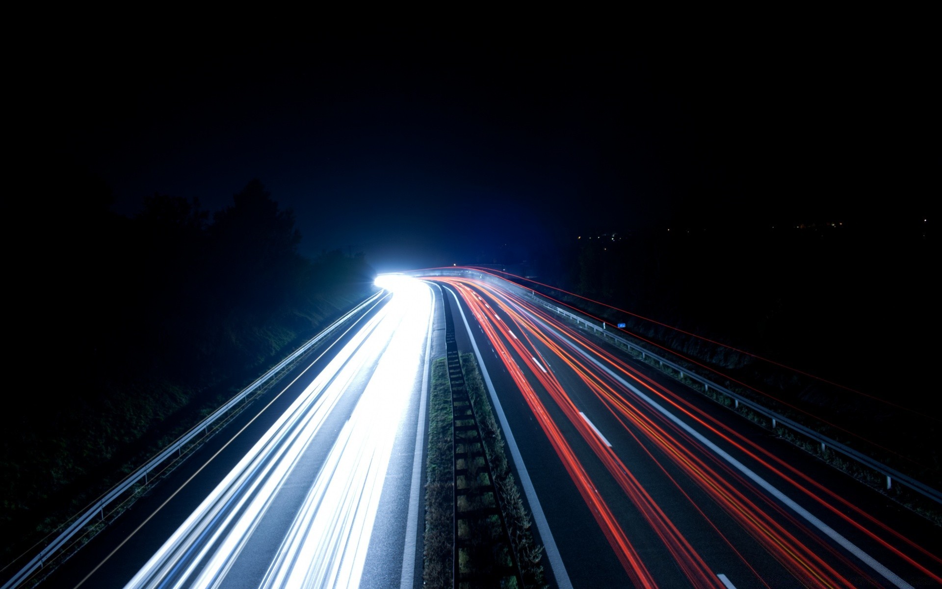 outras cidades rápido borrão rodovia estrada tráfego velocidade rua sistema de transporte carro luz escuro cidade centro da cidade guia noite fotografia cordas retroiluminado