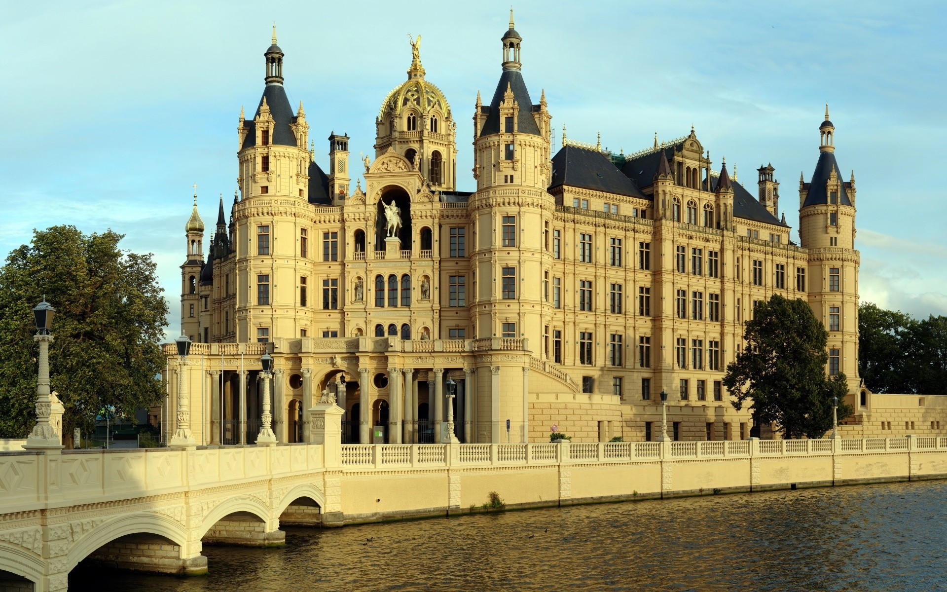 andere städte architektur reisen haus stadt im freien schloss himmel turm fluss denkmal alt wahrzeichen tourismus verwaltung