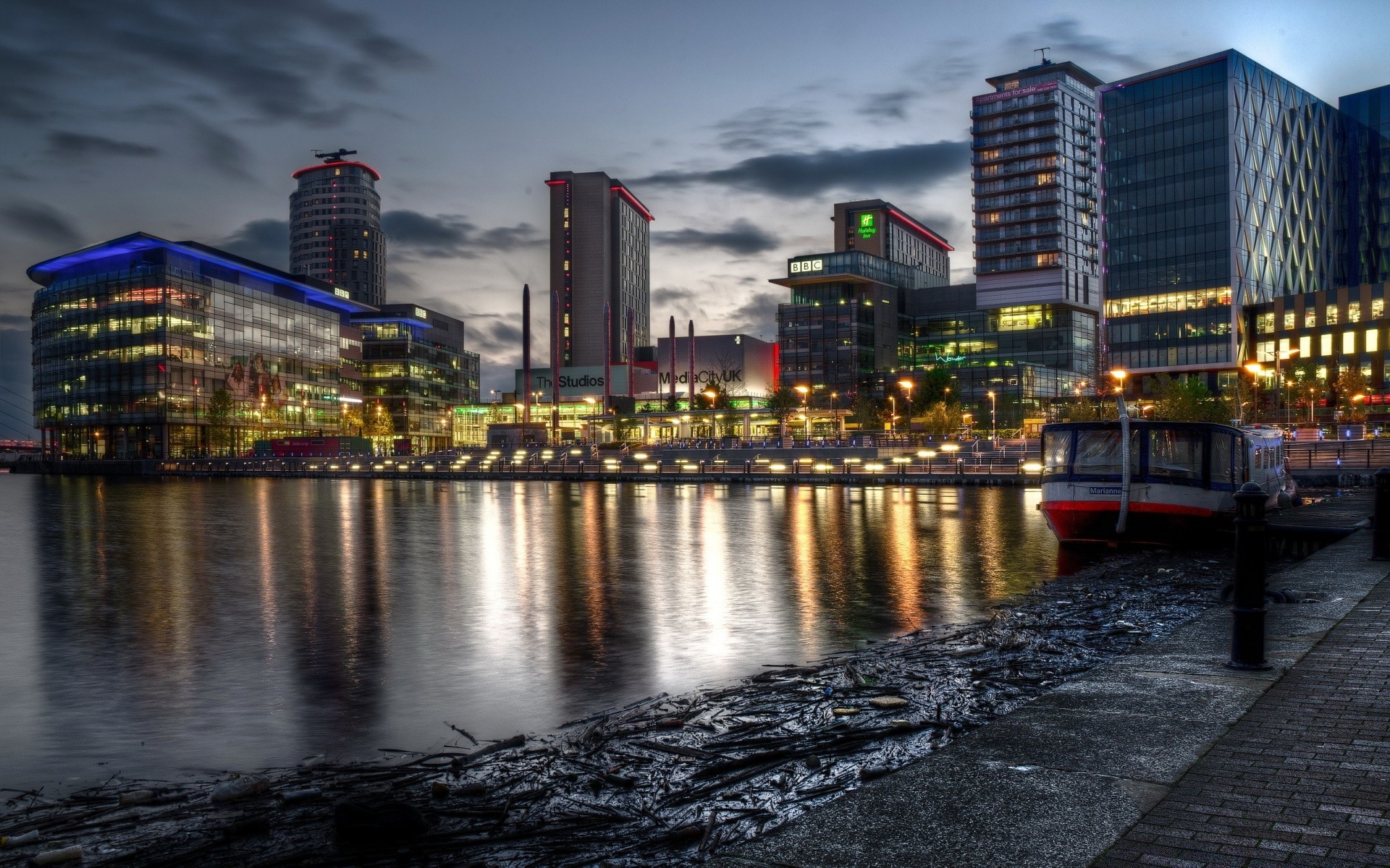 inne miasta miasto skyline architektura miasto rzeka zmierzch dom wieżowiec miejski śródmieście woda podróże nabrzeże niebo odbicie nowoczesne most zachód słońca wieczór biuro