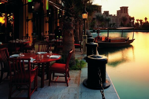 Picturesque restaurant by the water