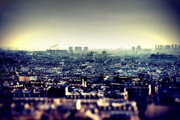 Vue de la ville depuis le toit de la maison