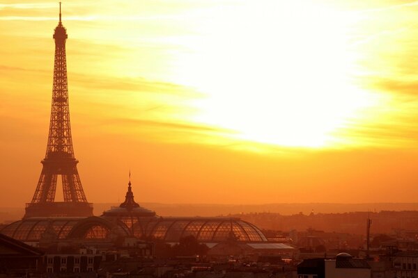 Sonnenuntergang Himmel in der Stadt Paris