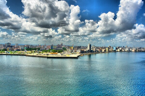 Photo de la ville lors d un voyage en mer