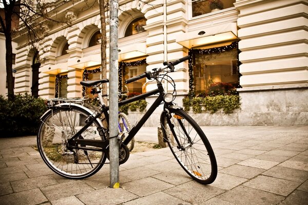 Foto della bici sulla strada della città