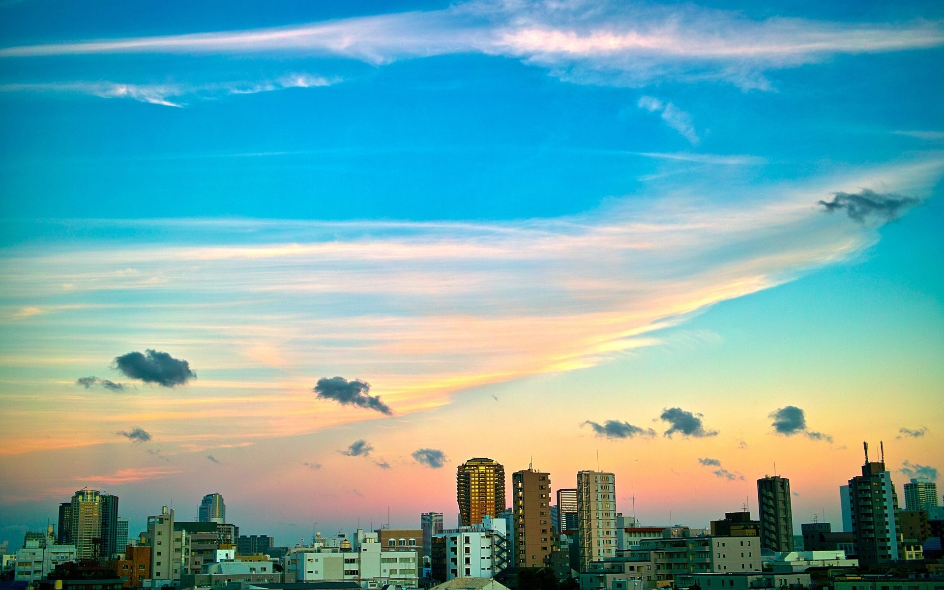 其他城市 城市 天际线 建筑 天空 城市 旅游 日落 市中心 摩天大楼 暮光之城 房子 晚上 水 城市 办公室 黎明