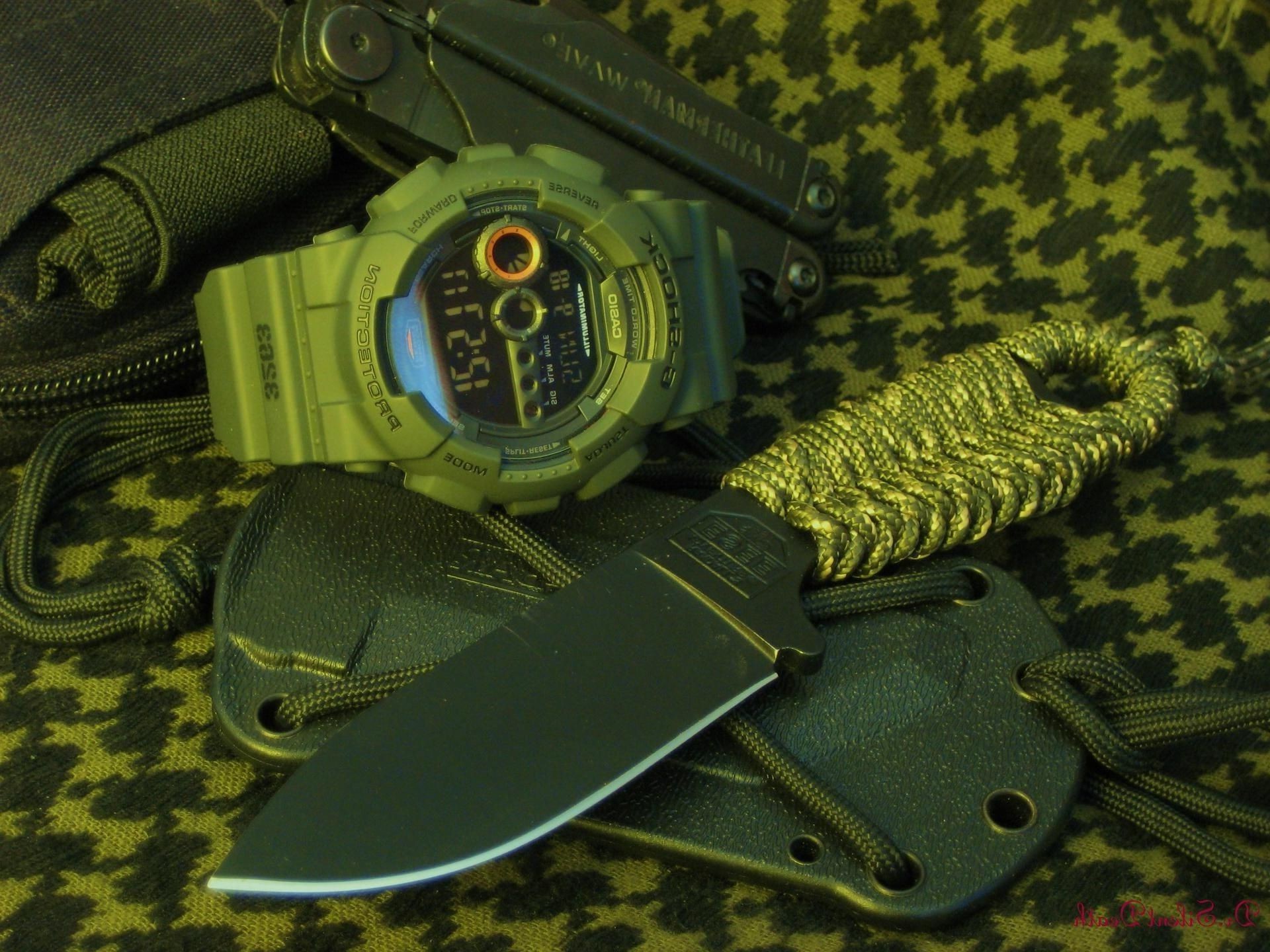 espadas y cuchillas militar escritorio ejército guerra armas seguridad diseño camuflaje cuero hardware seguridad retro metal moda acero pistola patrón protección