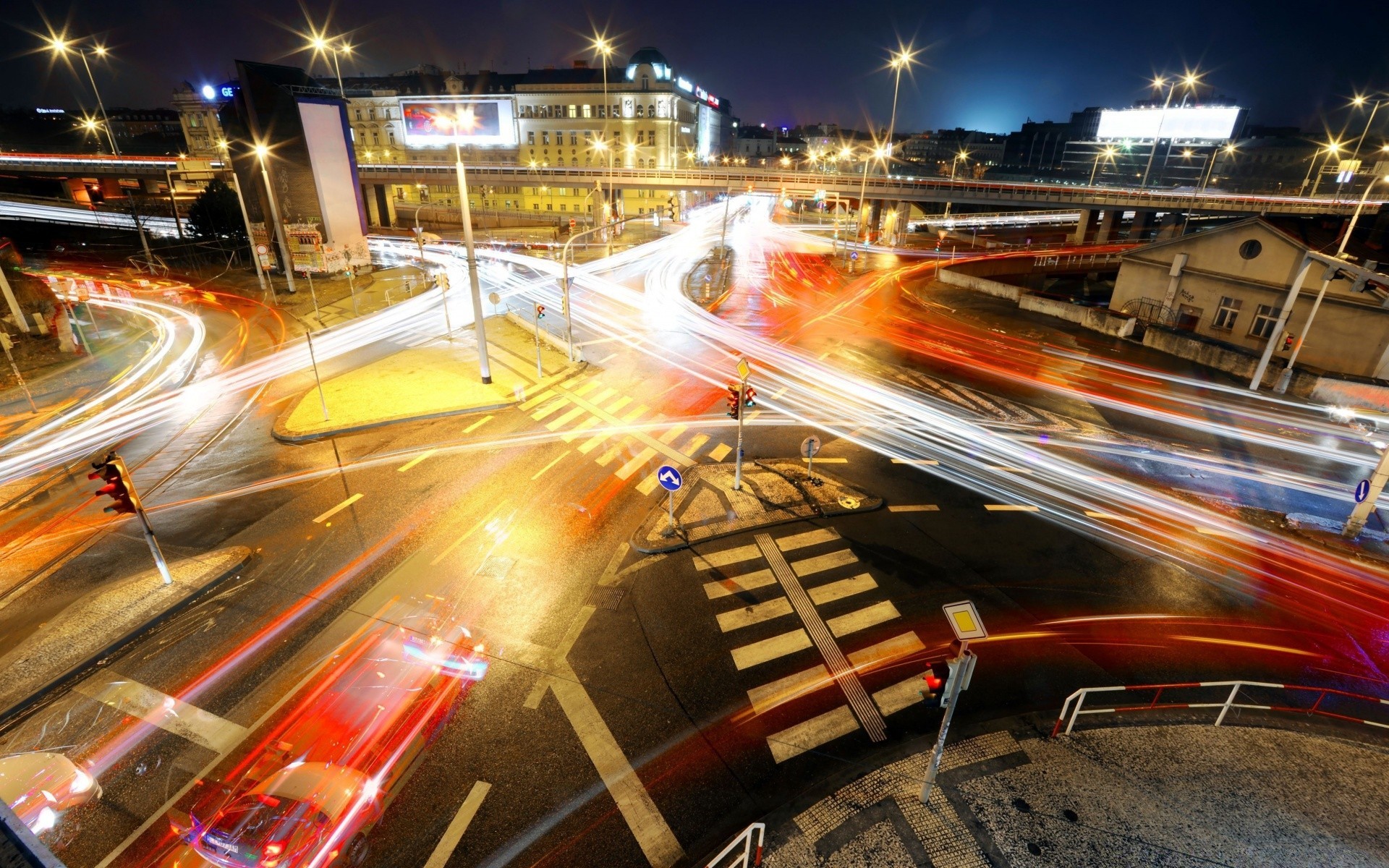 outras cidades tráfego borrão carro estrada rápido sistema de transporte tráfego rodovia centro da cidade ônibus velocidade cidade pressa urbano anoitecer noite cordas rua