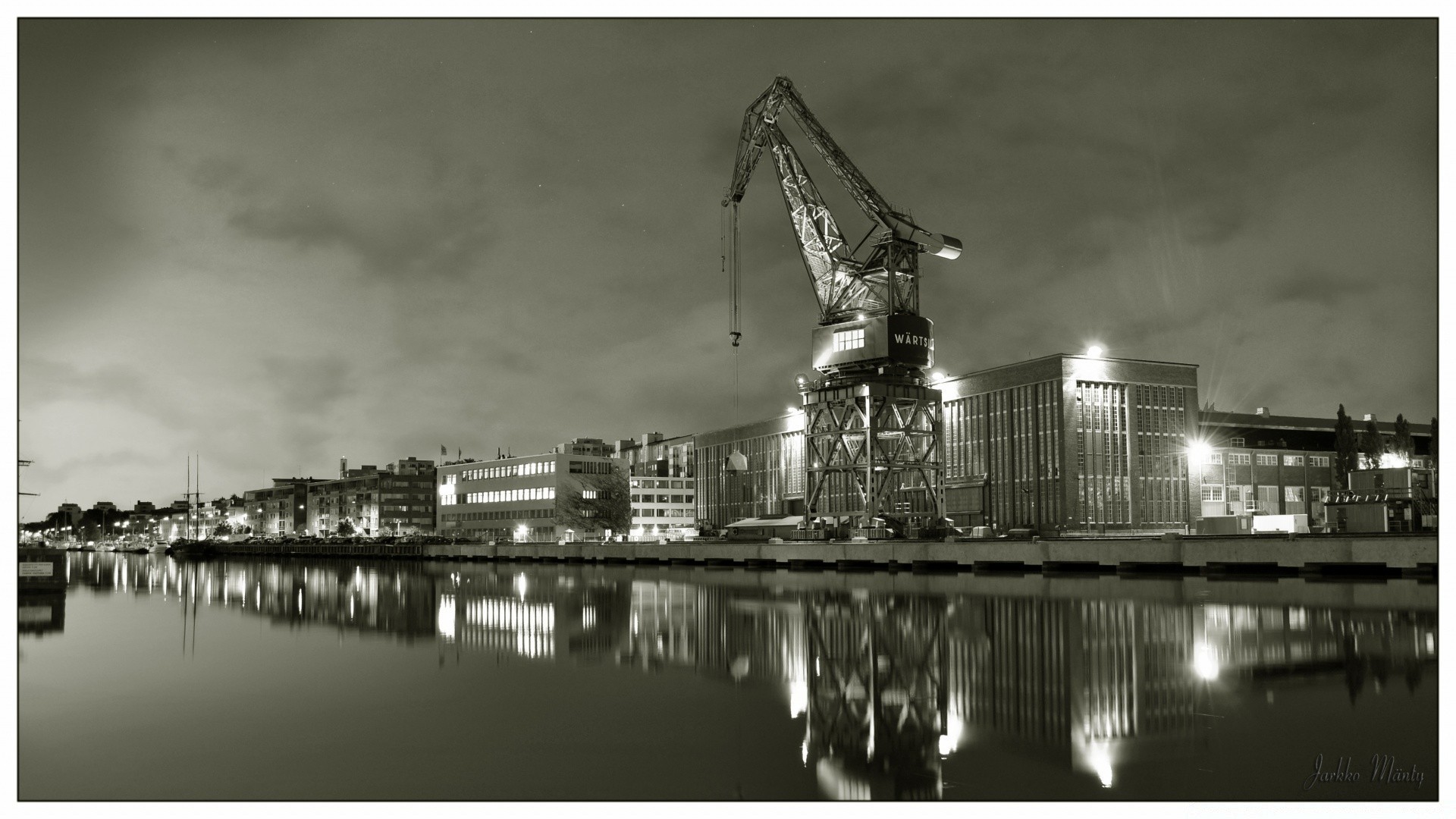 andere städte wasser stadt fluss pier brücke monochrom hafen boot himmel straße meer reflexion sonnenuntergang städtisch architektur haus hafen schiff turm schwarz / weiß