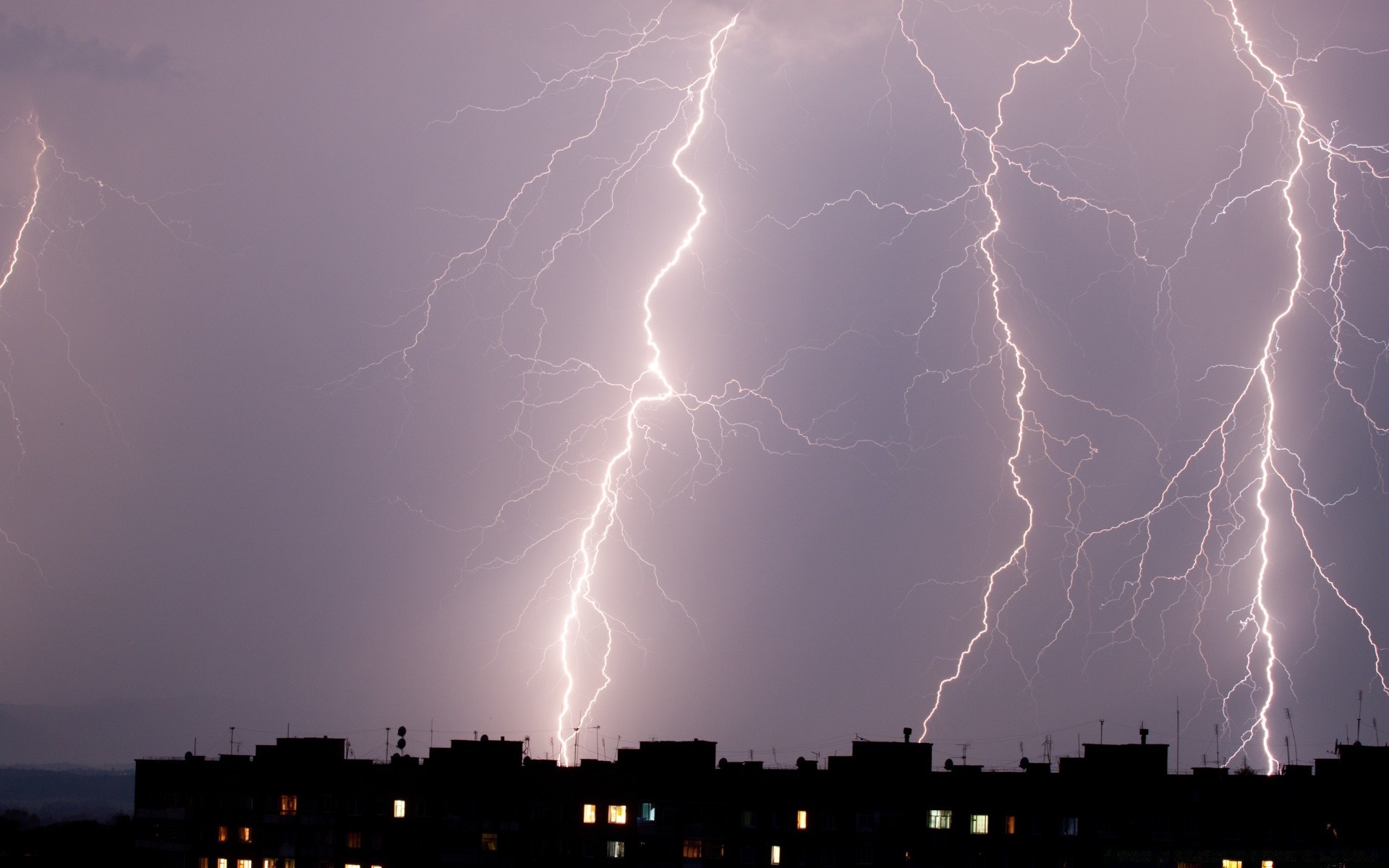 outras cidades relâmpago tempestade pôr do sol tempestade trovão céu chuva paisagem tempo thunderbolt amanhecer noite flash dramático sol desastre luz natureza escuro crepúsculo