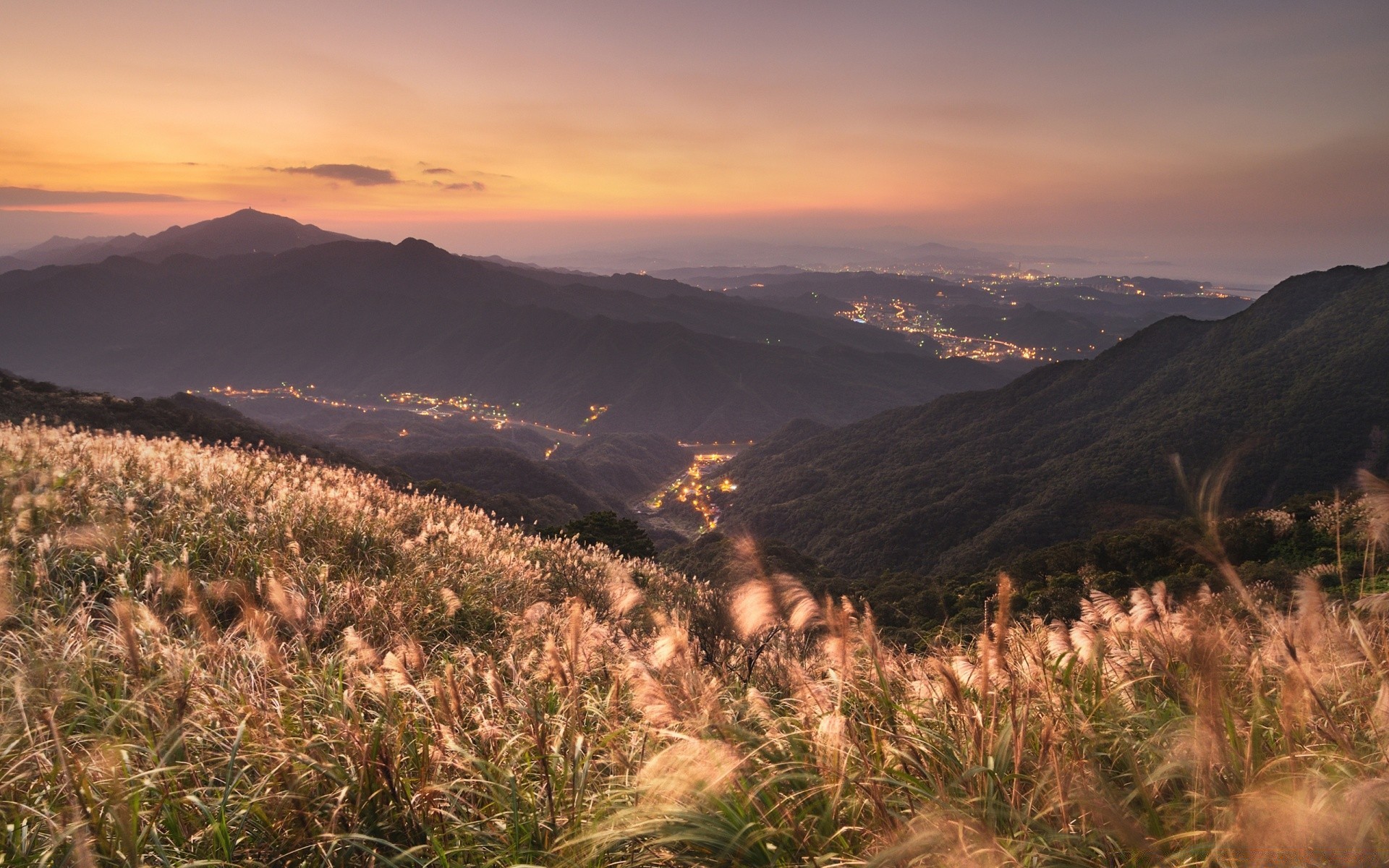 autres villes montagnes paysage voyage nature ciel coucher de soleil à l extérieur aube scénique vallée herbe été arbre colline