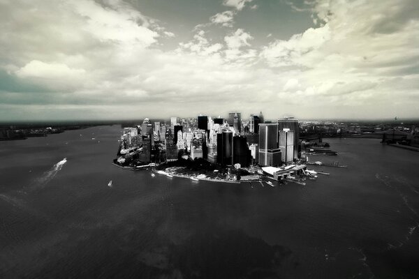 Ciudad en blanco y negro en la isla