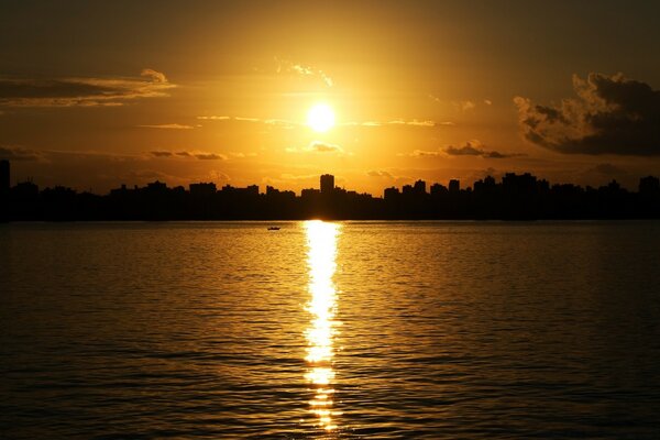 Reflection of the sun in the dark waters of the sea 