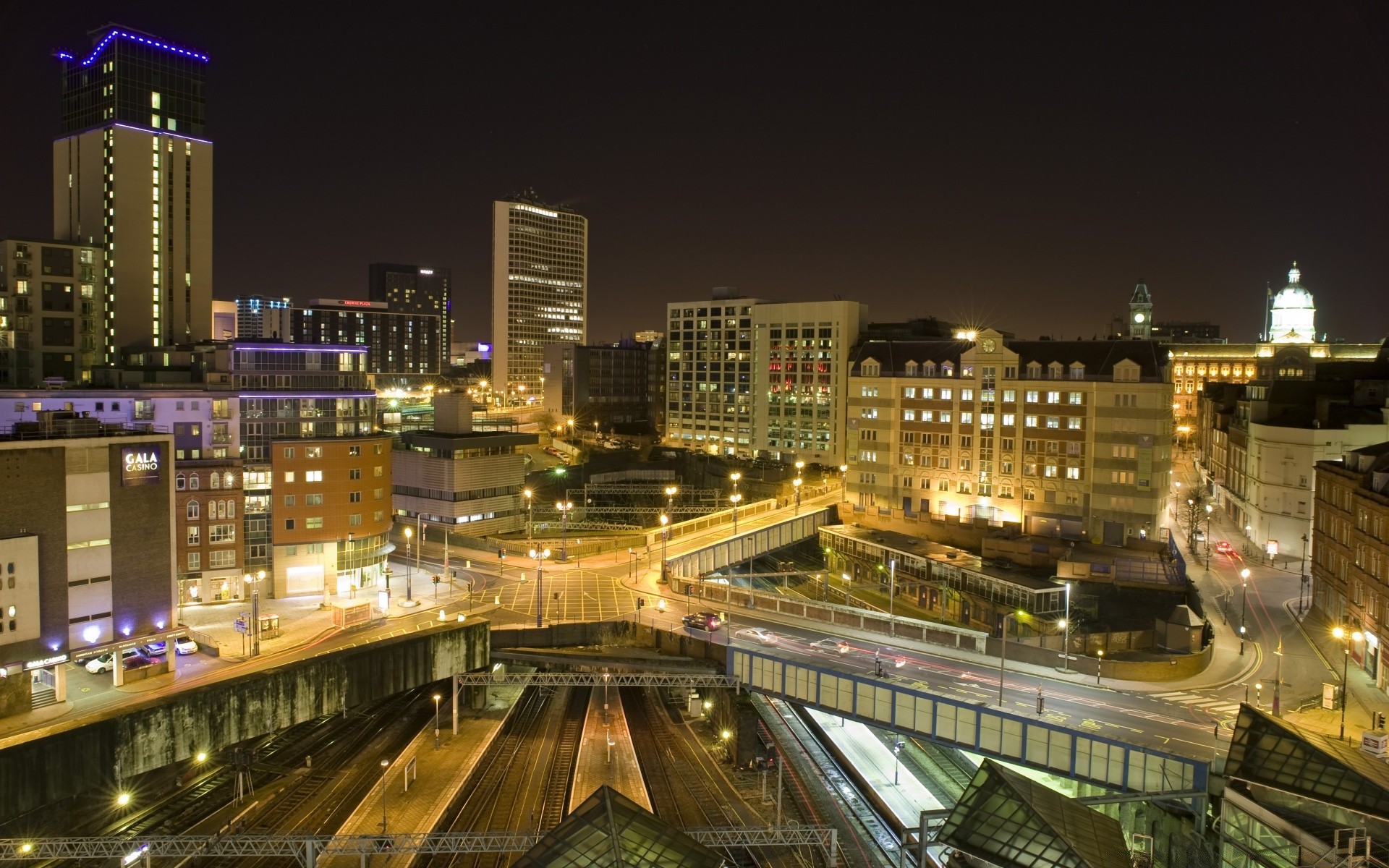 andere städte stadt straße stadtzentrum dämmerung architektur stadt verkehr reisen wolkenkratzer abend brücke skyline haus transportsystem städtisch autobahn straße modern geschäft hintergrundbeleuchtung