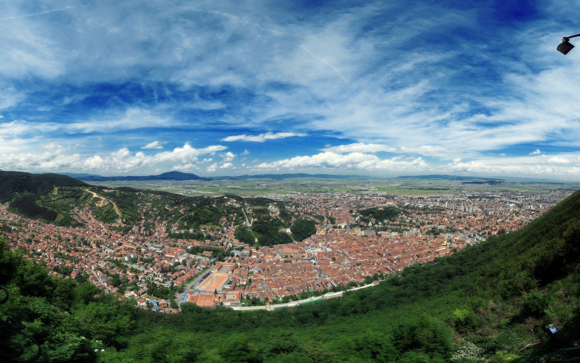 autres villes voyage architecture ville paysage ciel à l extérieur ville maison montagnes colline lumière du jour arbre nature