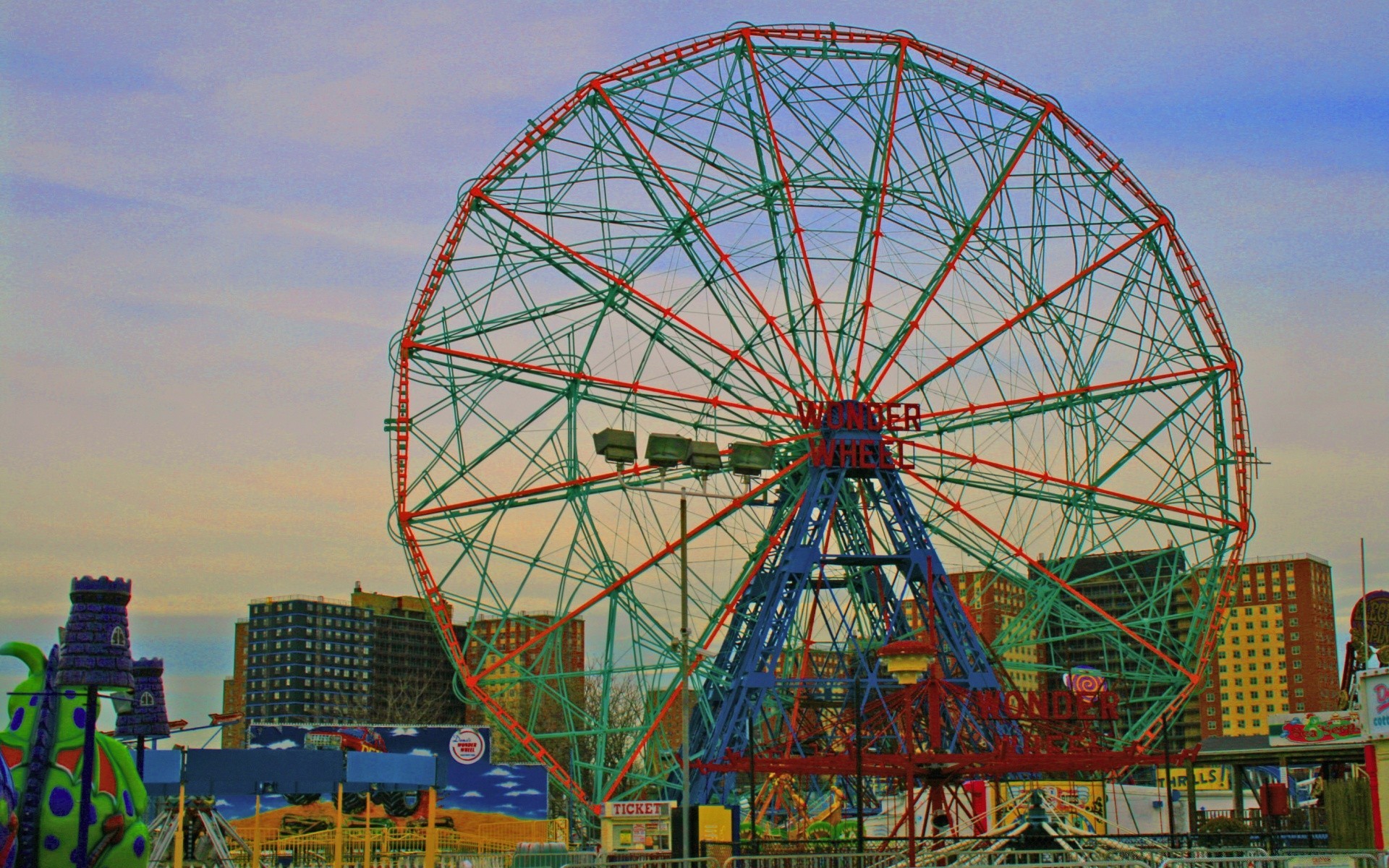 andere städte karneval karussell unterhaltung riesenrad himmel spielplatz festival zirkus räder im freien reisen spaß bau aufregung groß drehen hoch architektur