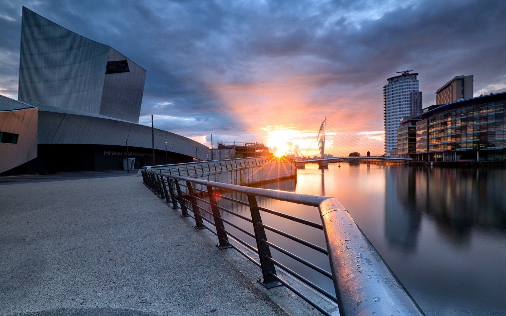 autre ville coucher de soleil eau architecture pont ville ciel aube voyage maison réflexion lumière crépuscule jetée moderne urbain extérieur soleil mer