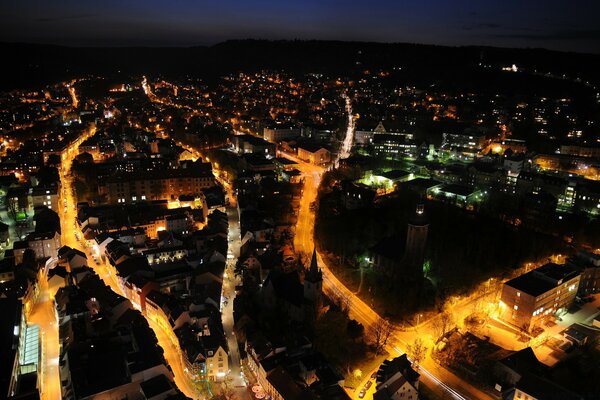 Cidade à noite vista de um pássaro