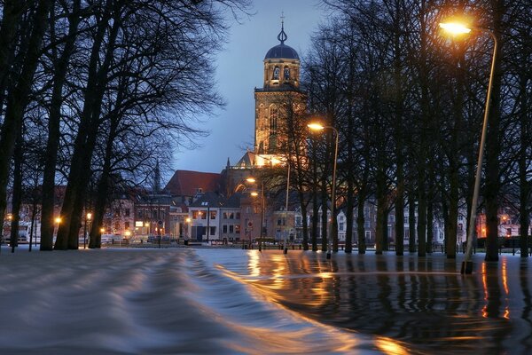 Architektura nocnego miasta europejskiego