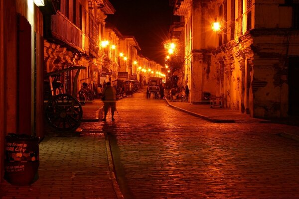 Um transeunte casual. Rua da noite